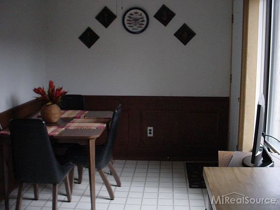 5th image of 29406 Scarborough Dr