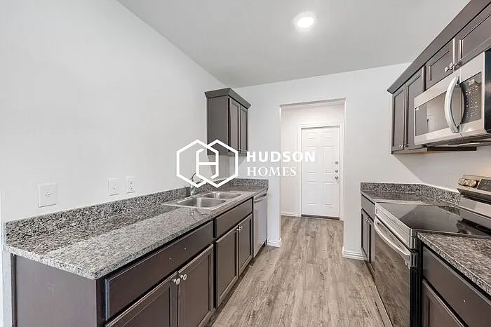 1601 Hays St — Photo 5