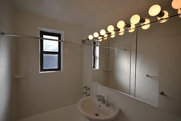 Rented by Silverstein Collection LLC  | media 6