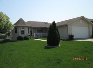 1330 Glenn Dr, Crown Point, IN 46307