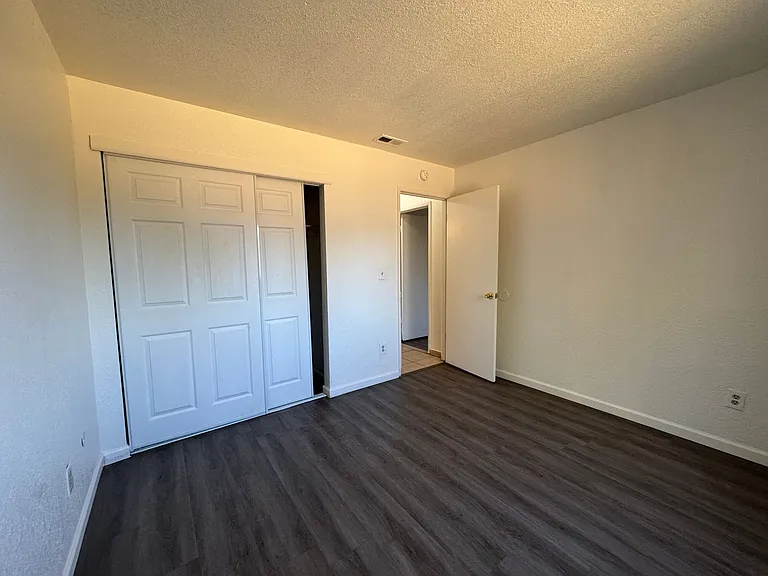827 Dundee Way — Photo 22