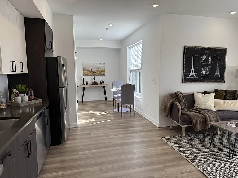 Front Street Lofts — Photo 10