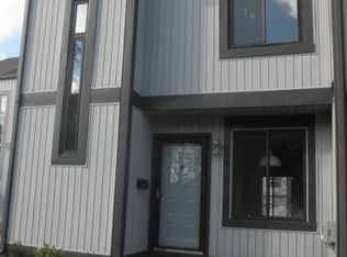 6 Helmsman Ct, Essex, MD 21221