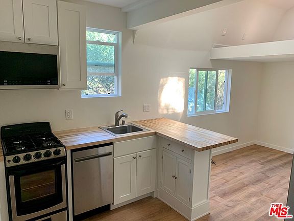 3rd image of 632 N Topanga Canyon Blvd