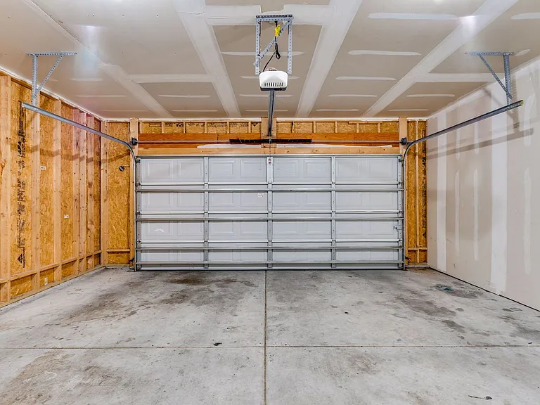 264 N Florence St — Photo 15
