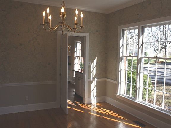 3rd image of 1110 Knollwood Pl
