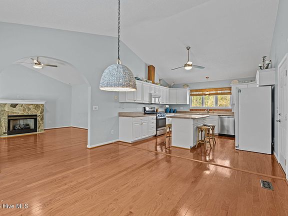 5th image of 120 Robin Crescent