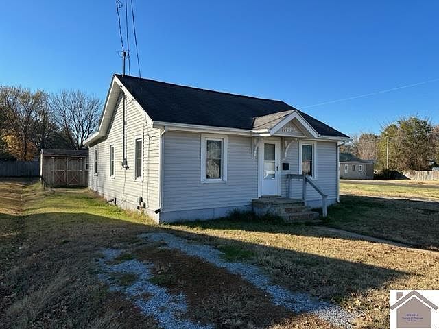 2nd image of 802 Olive St