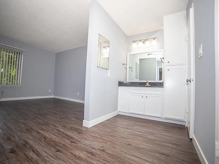 5345 Sepulveda Boulevard — Photo 4