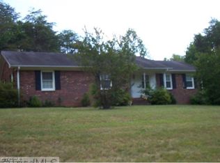123 Kingswood Place Dr, Walnut Cove, NC 27052
