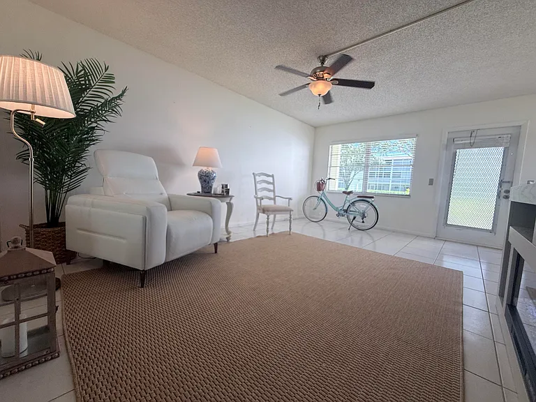 52 Mansfield Dr #B — Photo 12