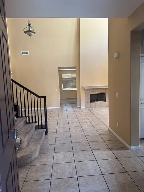 4 bed, 3023 sqft, $3,350 — Photo 2