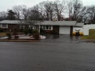 2 Surrey Ln, Peabody, MA 01960