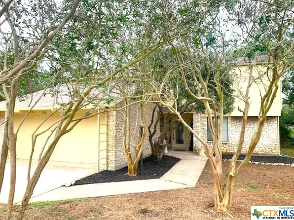 739 W Oak St, Goliad, TX 77963