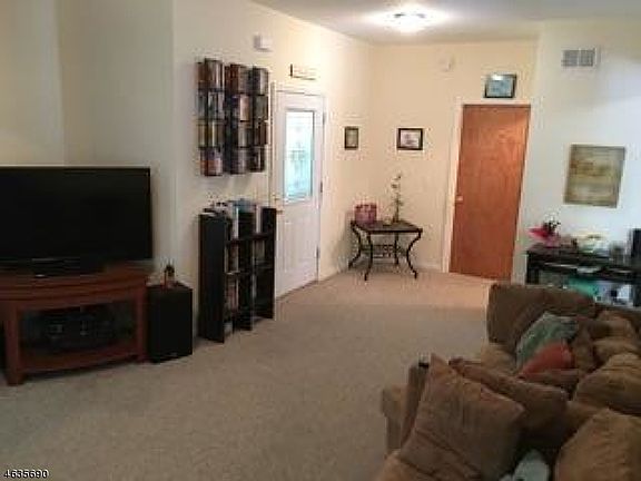 4th image of 46 Diller Ave