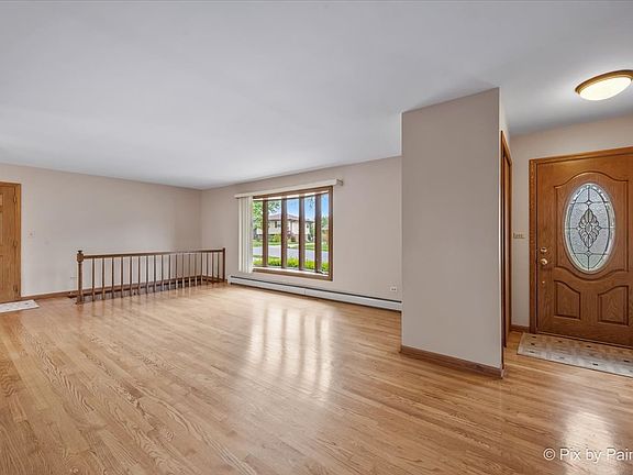 4th image of 262 Woodville Ln