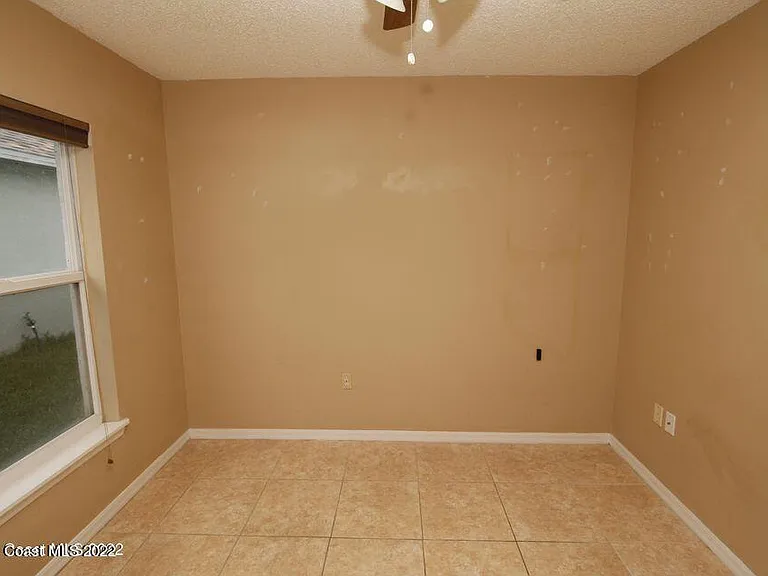 2230 Redwood Cir NE — Photo 16