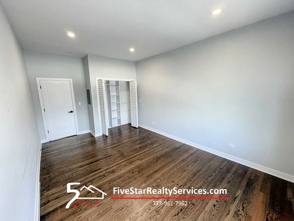 2 bed, 1000 sqft, $2,200 — Photo 3
