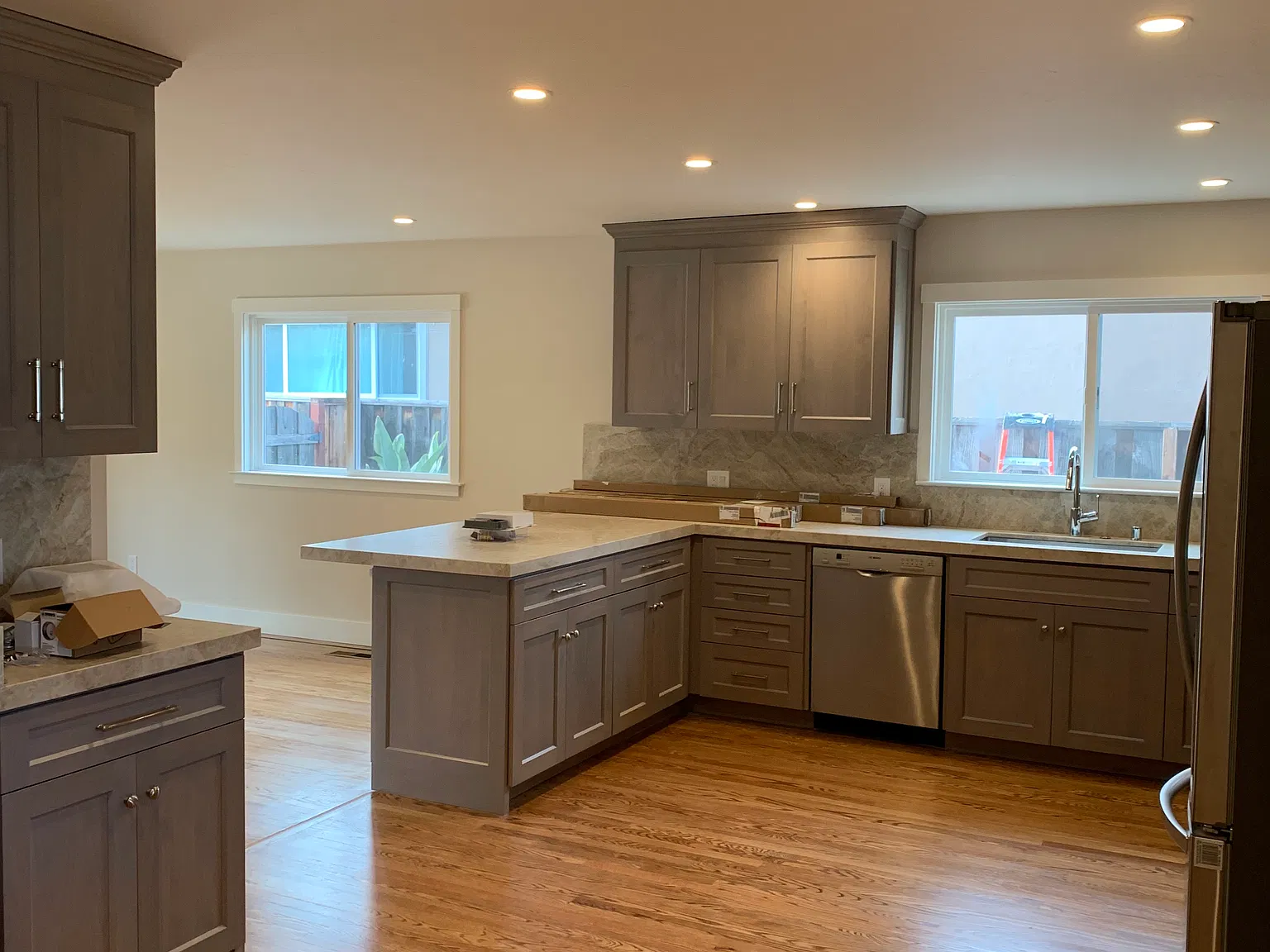 4 bed, 1968 sqft, $6,098 — Photo 4