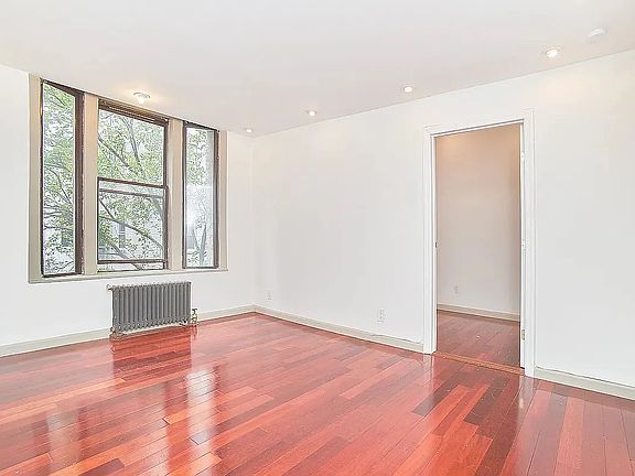 3rd image of 152 E 22nd St #6CC