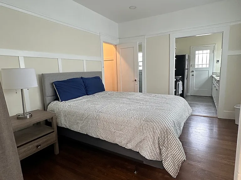 954 41st St #3 — Photo 7