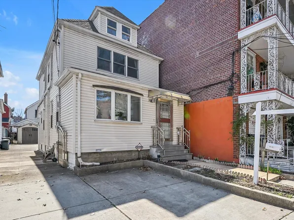 61-32 Booth Street, Rego Park, NY 11374