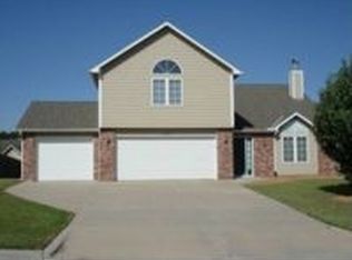 609 Arrowhead Dr, Lawrence, KS 66049