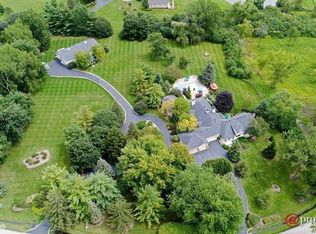 8 Three Lakes Rd, Barrington, IL 60010