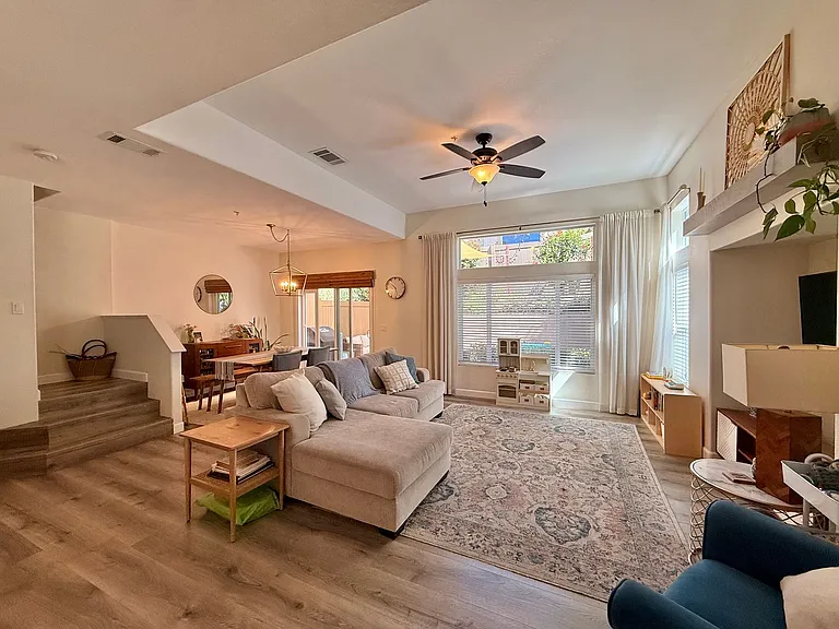 1827 Morning View Dr — Photo 3