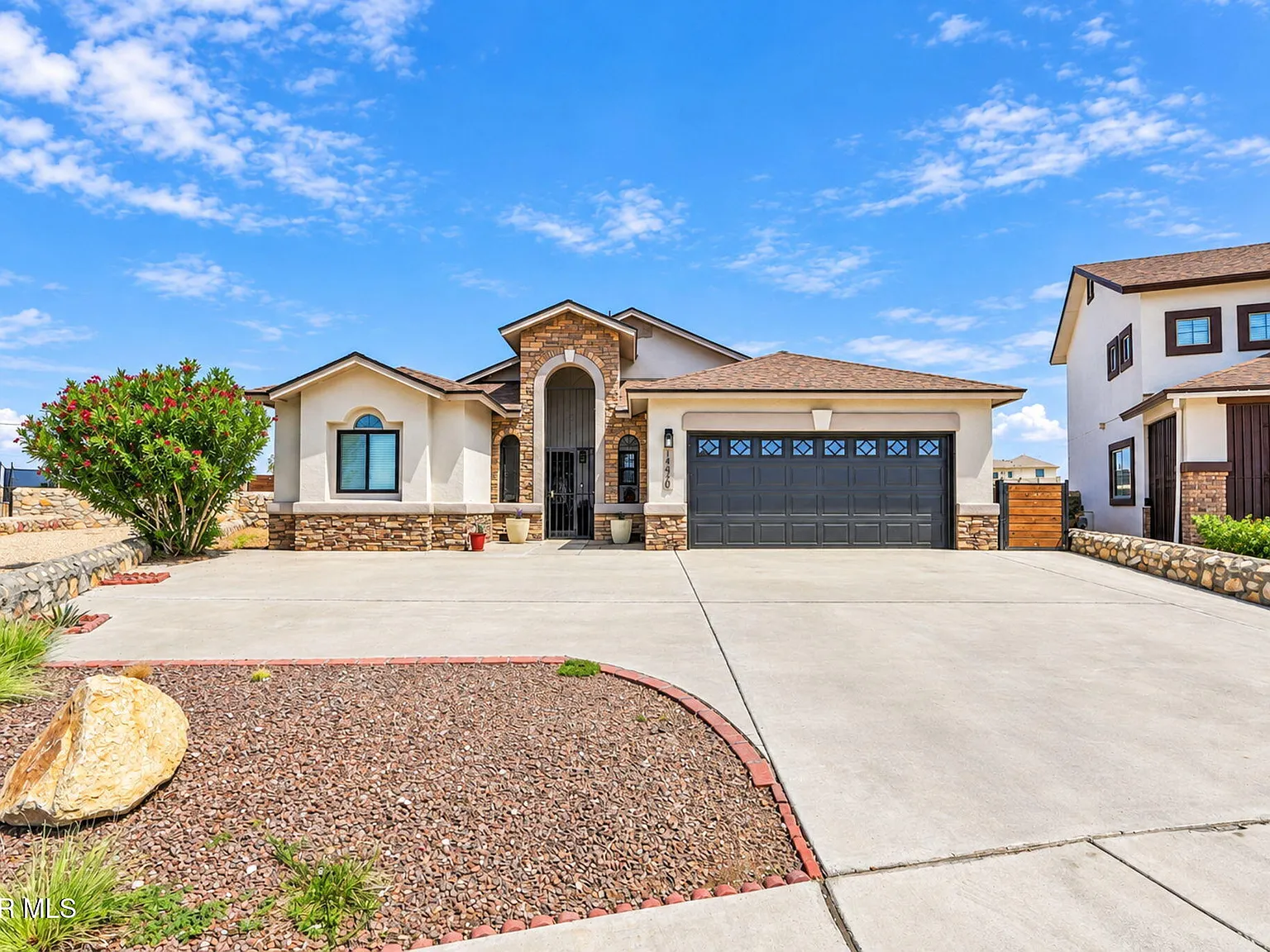 4 bed, 2.0 bath, 2019 sqft, $2,600 — Photo 2