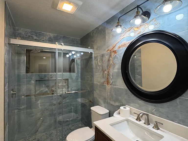Hallway full bath
