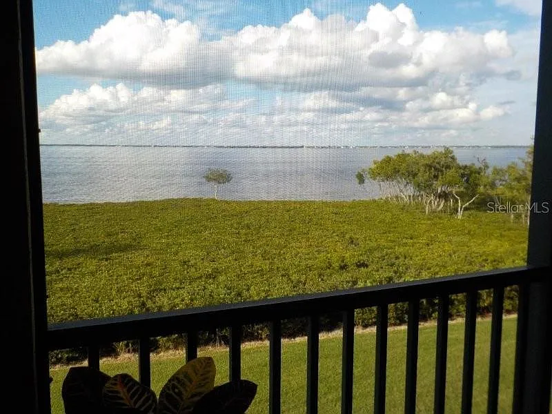 3 bed, 2.5 bath, 2348 sqft, $2,500 — Photo 3