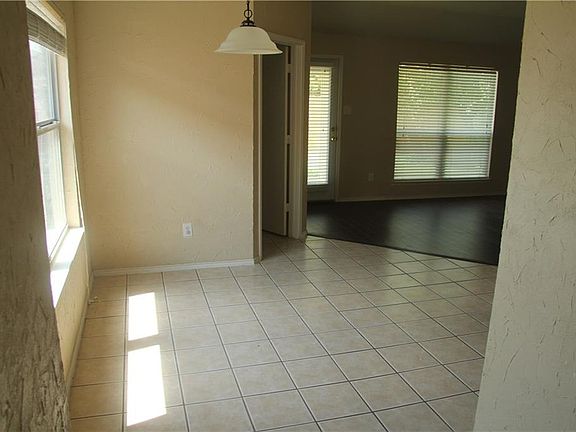 4th image of 9804 Pierce Dr