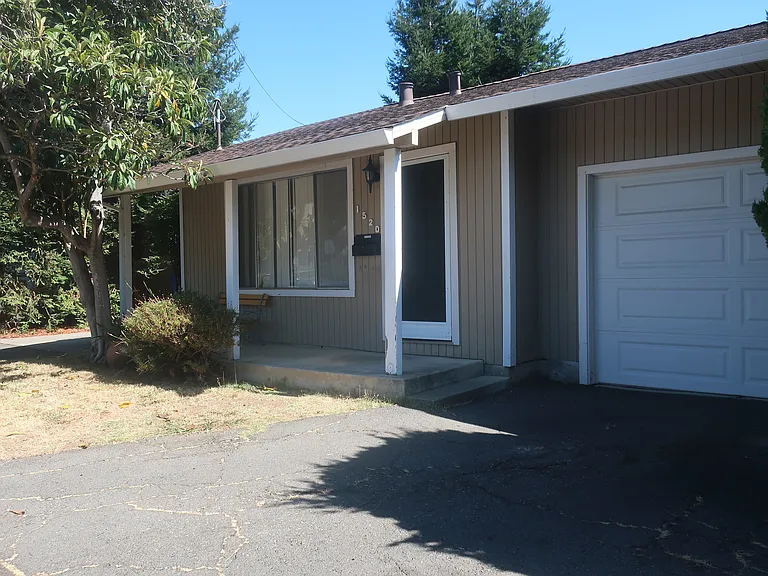 1520 Brown St — Photo 1