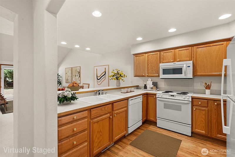 5th image of 6608 Riviera Court SE