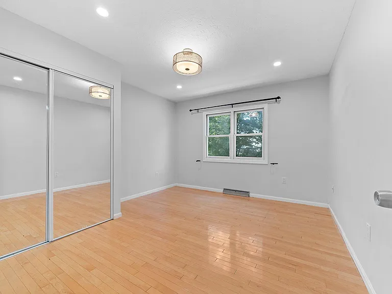 52 River St — Photo 18