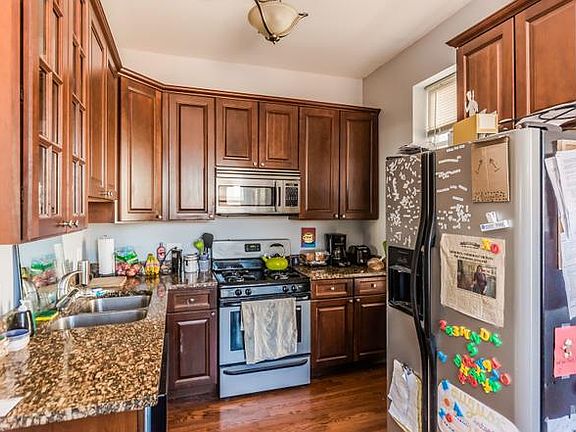 3rd image of 1422 N Talman Ave APT 1F