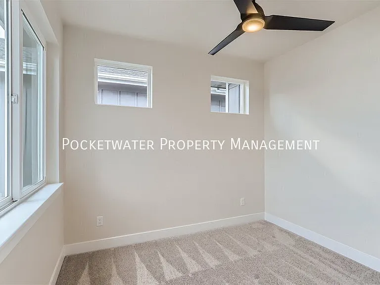 1343 Baker St — Photo 16