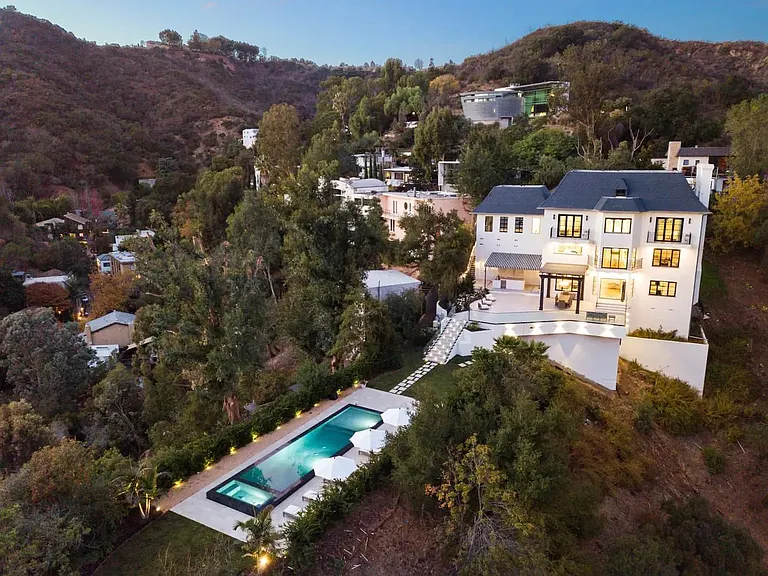 This French Chateau is located in the gorgeous Beverly Hills.
