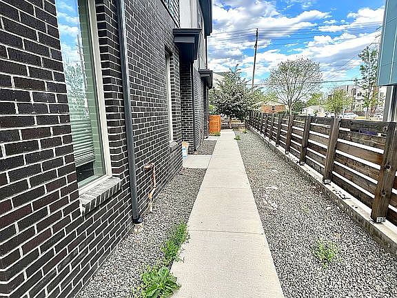 5th image of 1811 N Irving St