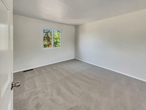 5th image of 6523 Martin Ct NE
