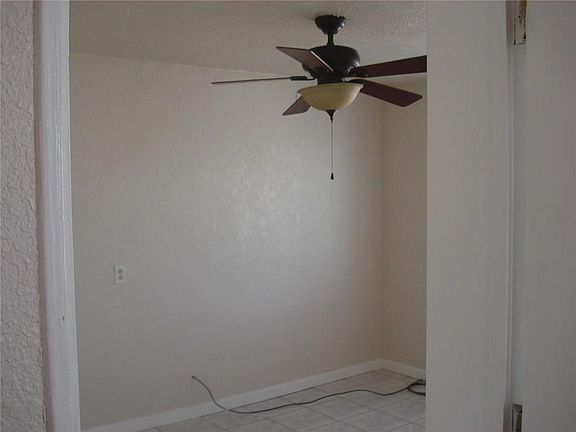 5th image of 3918 Porter Ave