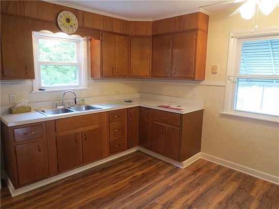 5th image of 638 N Buhl Farm Dr