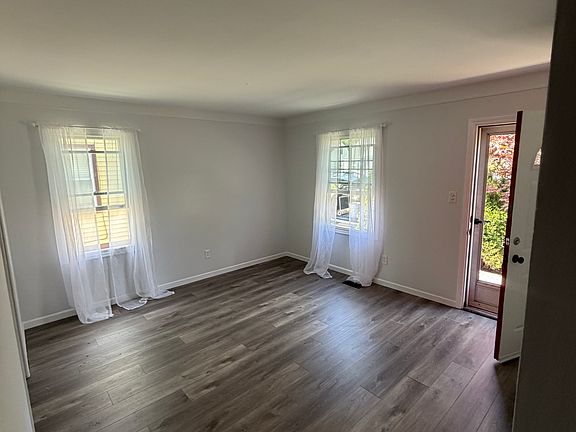 3rd image of 24087 Lehigh St