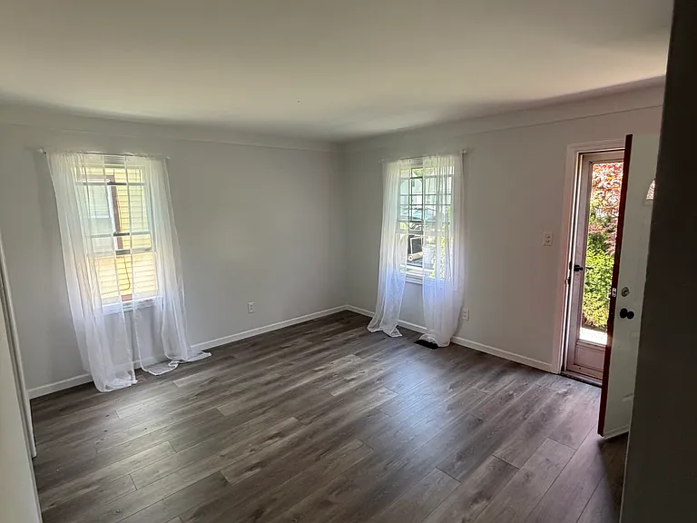 24087 Lehigh St — Photo 3
