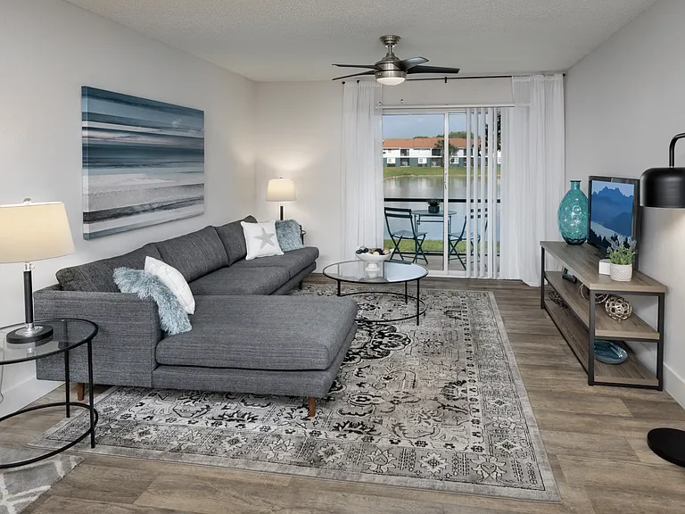 Sunny Lake Apartments — Photo 44