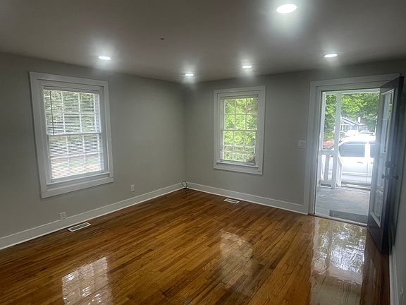5th image of 501 E 1st St