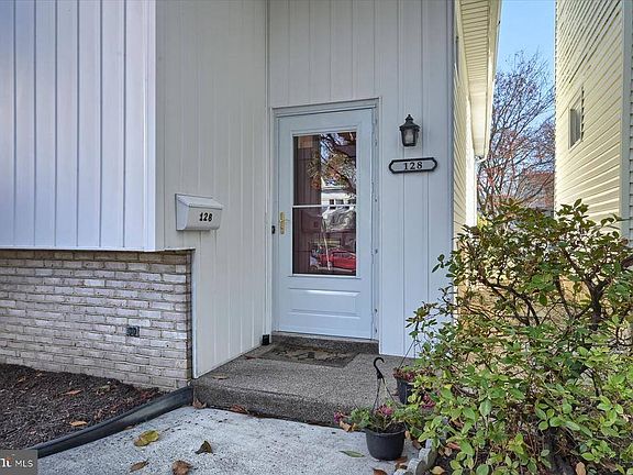 5th image of 128 Bosler Ave