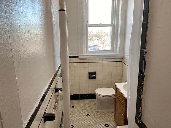 5th image of 1820 Commonwealth Ave APT 34
