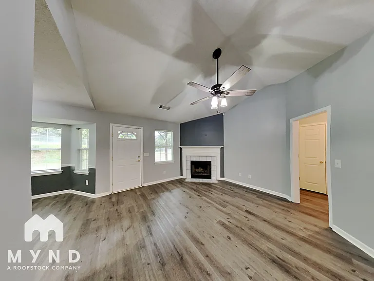 135 Mountain Ct — Photo 3